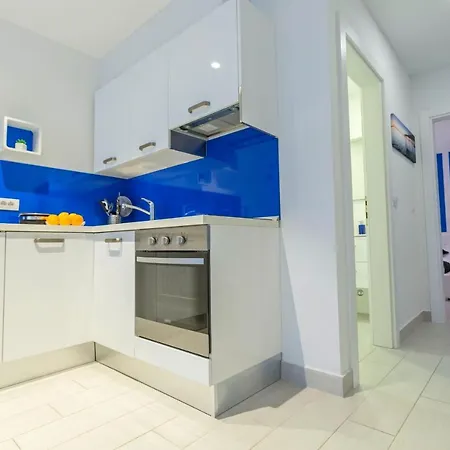 Family Friendly With A Swimming Pool - 19147 Apartment