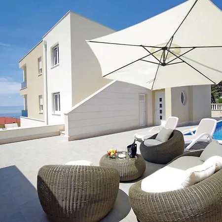 Family Friendly With A Swimming Pool - 19147 Apartment Makarska