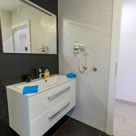 Family Friendly With A Swimming Pool - 19147 Apartment Makarska